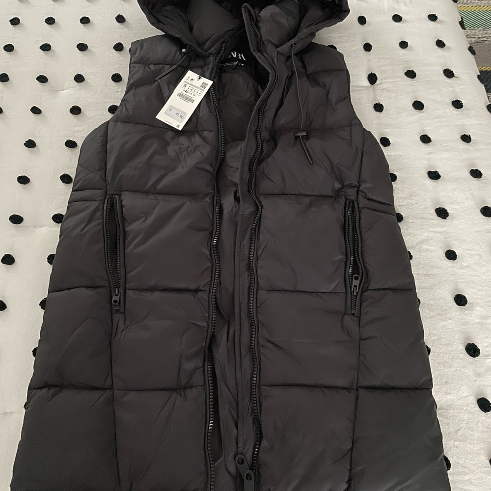 ZARA Women’s black long puffer vest